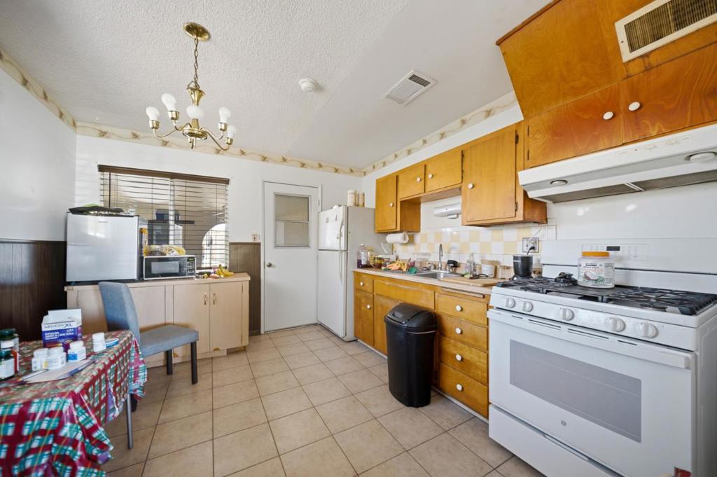 309 Magnolia Property Photo 9
