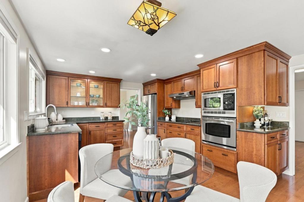 7075 Brooktree Way Property Photo 14