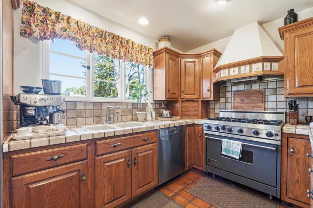 24613 Upper Trail Property Photo 32