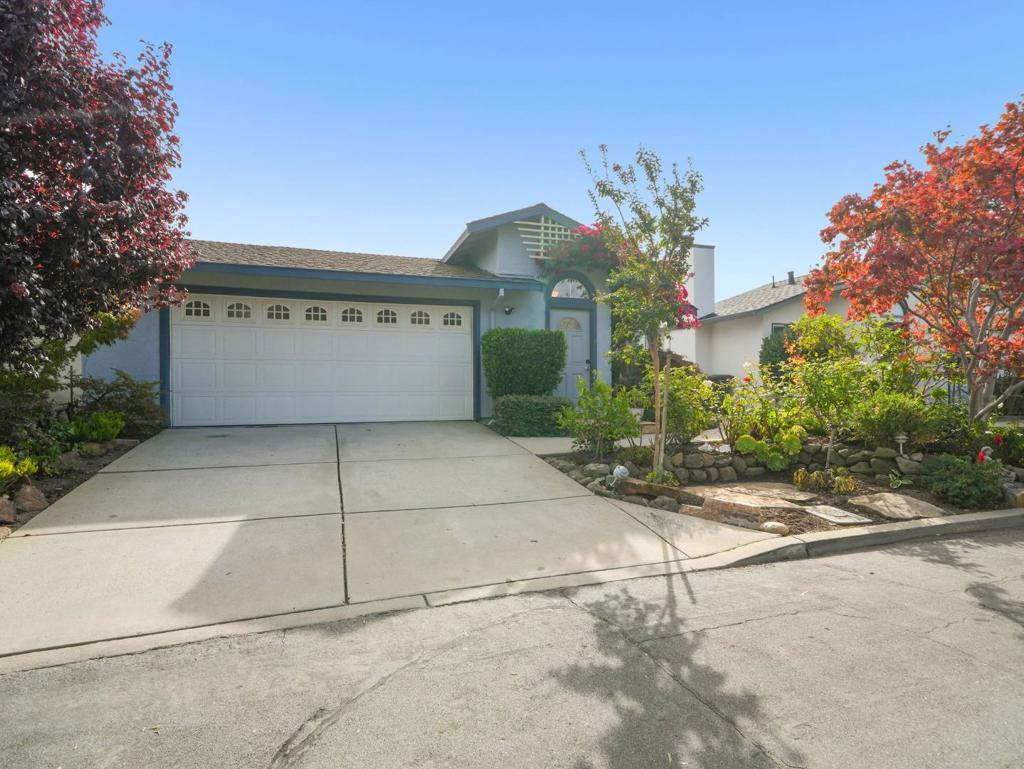 2104 Meadow View Place Property Photo 3