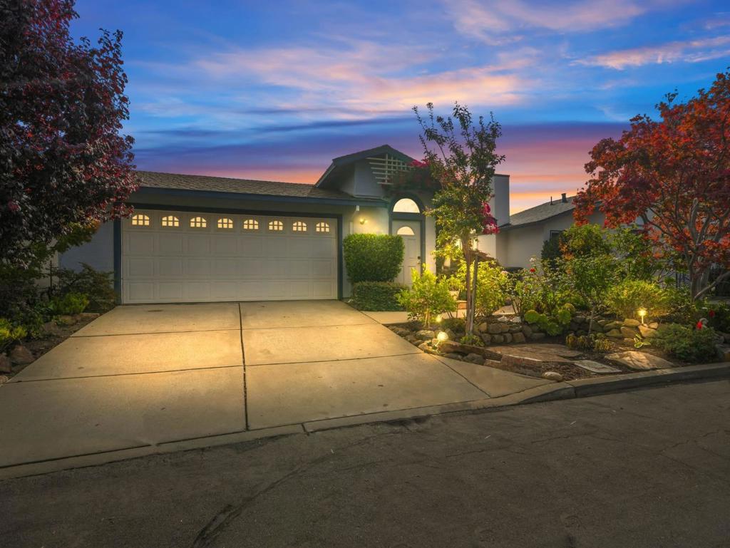2104 Meadow View Place Property Photo 4
