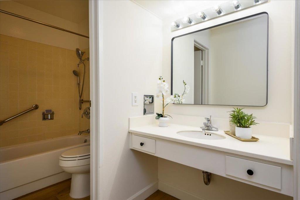 816 N Delaware Street 203 Property Photo 9