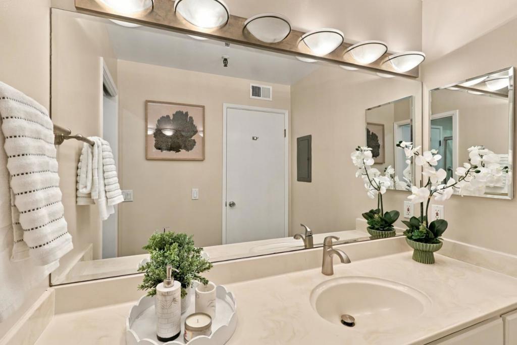 49 Showers Drive E145 Property Photo 25