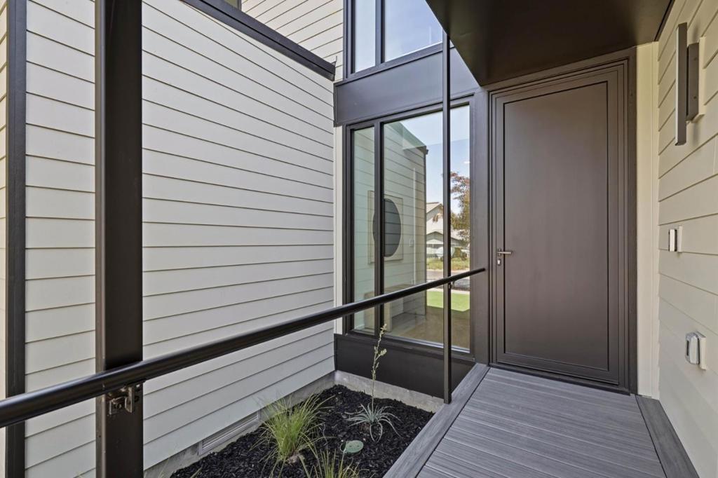 1828 Nestorita Way Property Photo 9