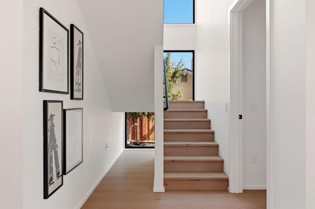 1828 Nestorita Way Property Photo 14