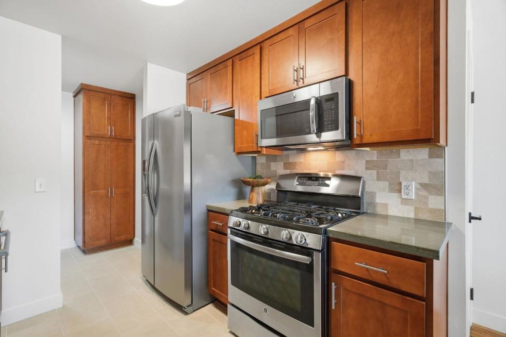 1141 Virginia Avenue Property Photo 7
