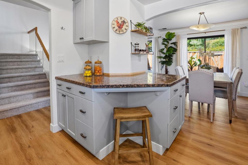 37 Winding Way Property Photo 4