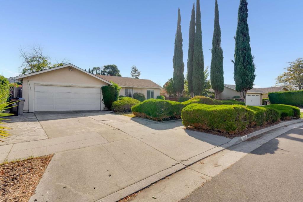 738 El Sereno Drive Property Photo 2
