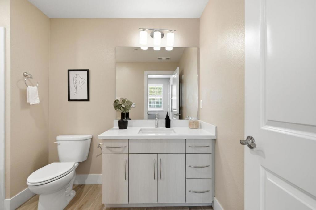 350 Circuit Way Property Photo 8