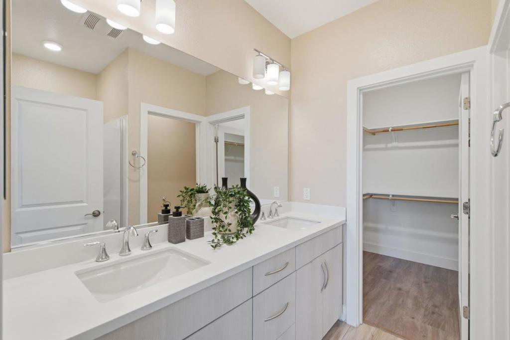 350 Circuit Way Property Photo 25