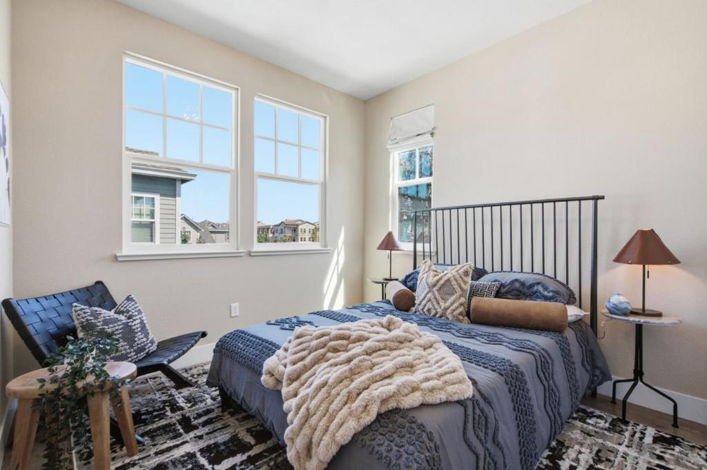 350 Circuit Way Property Photo 27