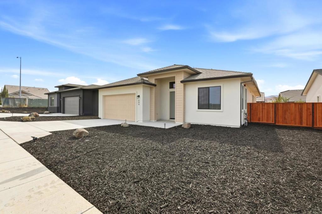 604 Fulton Way Property Photo 3
