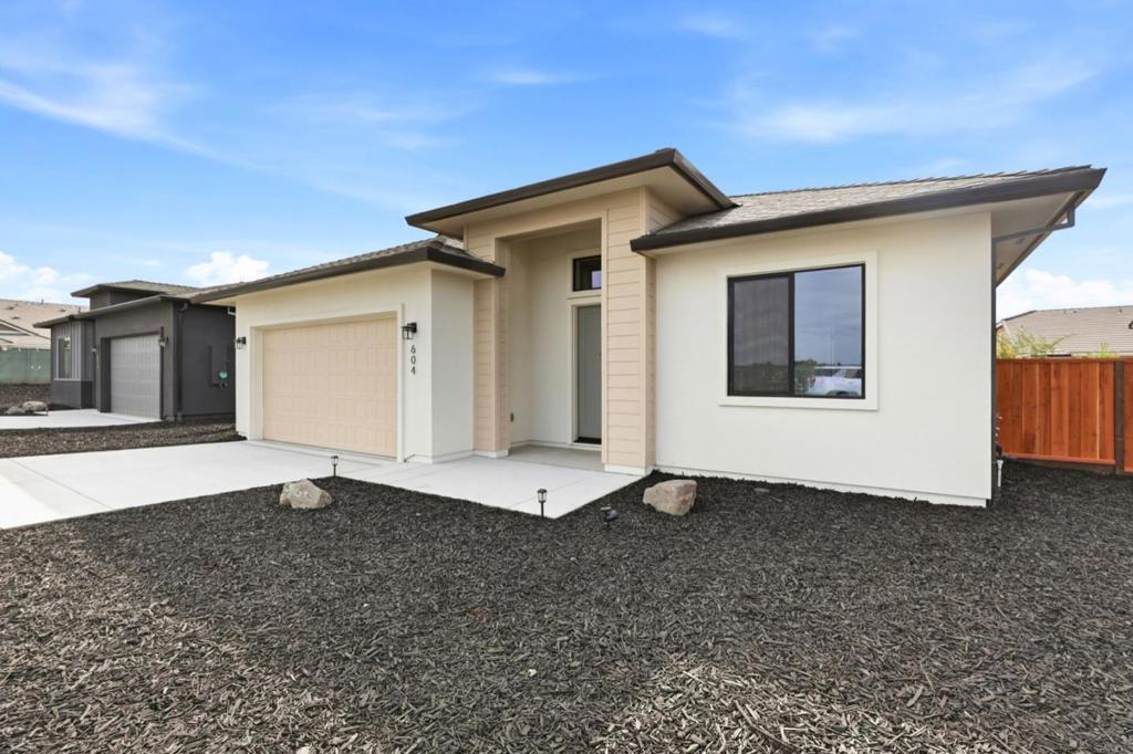 604 Fulton Way Property Photo 4