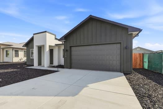 594 Fulton Way Property Photo 3