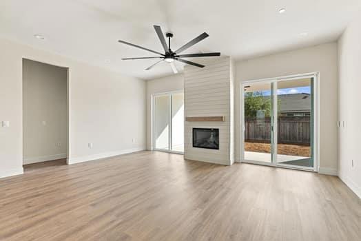 594 Fulton Way Property Photo 5