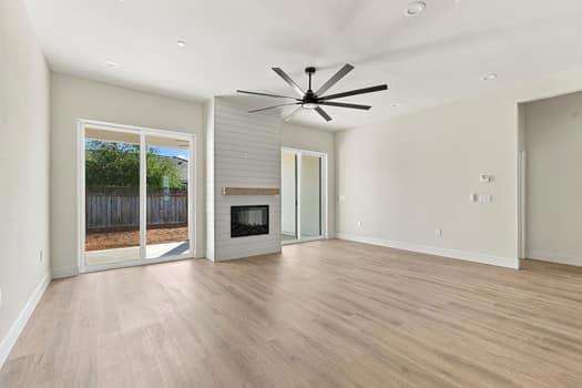 594 Fulton Way Property Photo 7