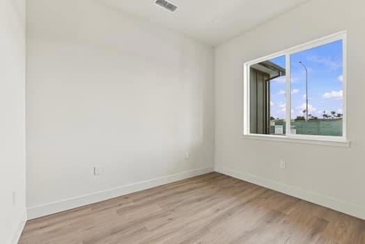 594 Fulton Way Property Photo 12