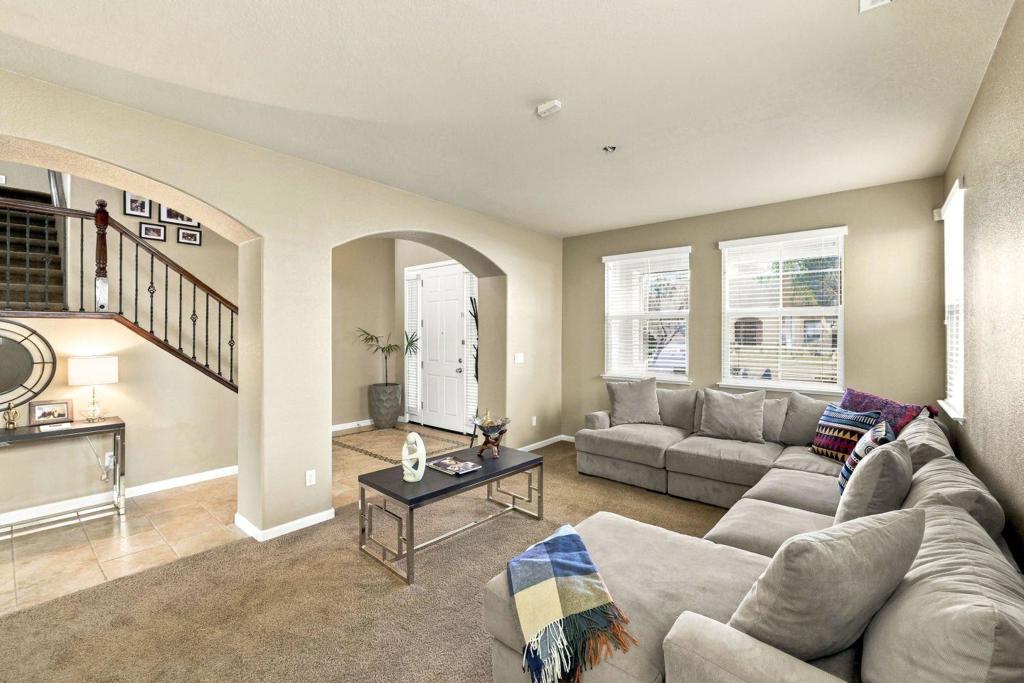1752 Whisper Way Property Photo 3