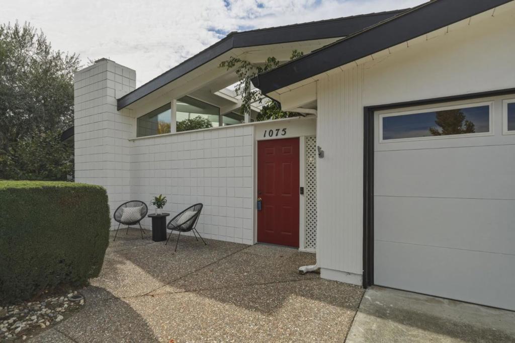 1075 Rembrandt Drive Property Photo