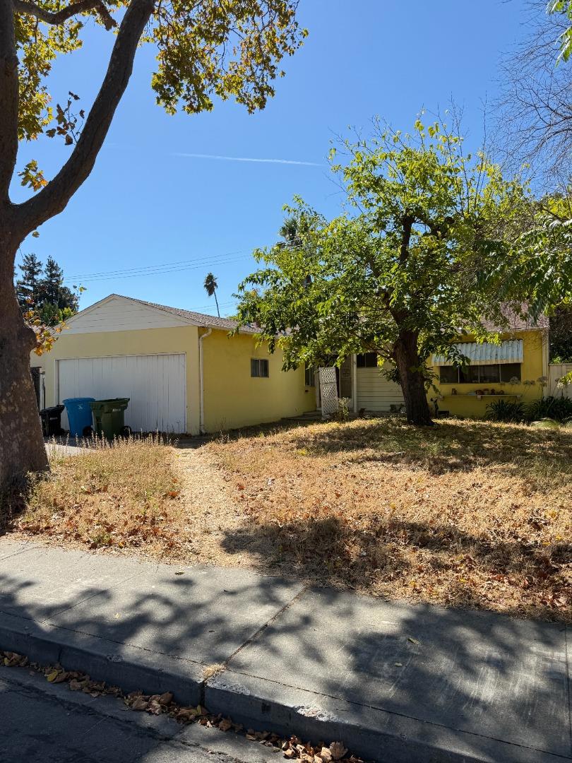 1940 Briarwood Drive Property Photo 1