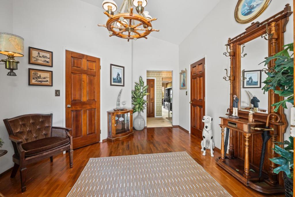773 Lakeview Way Property Photo 5