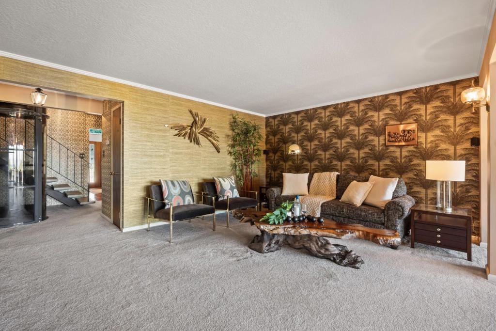 773 Lakeview Way Property Photo 8
