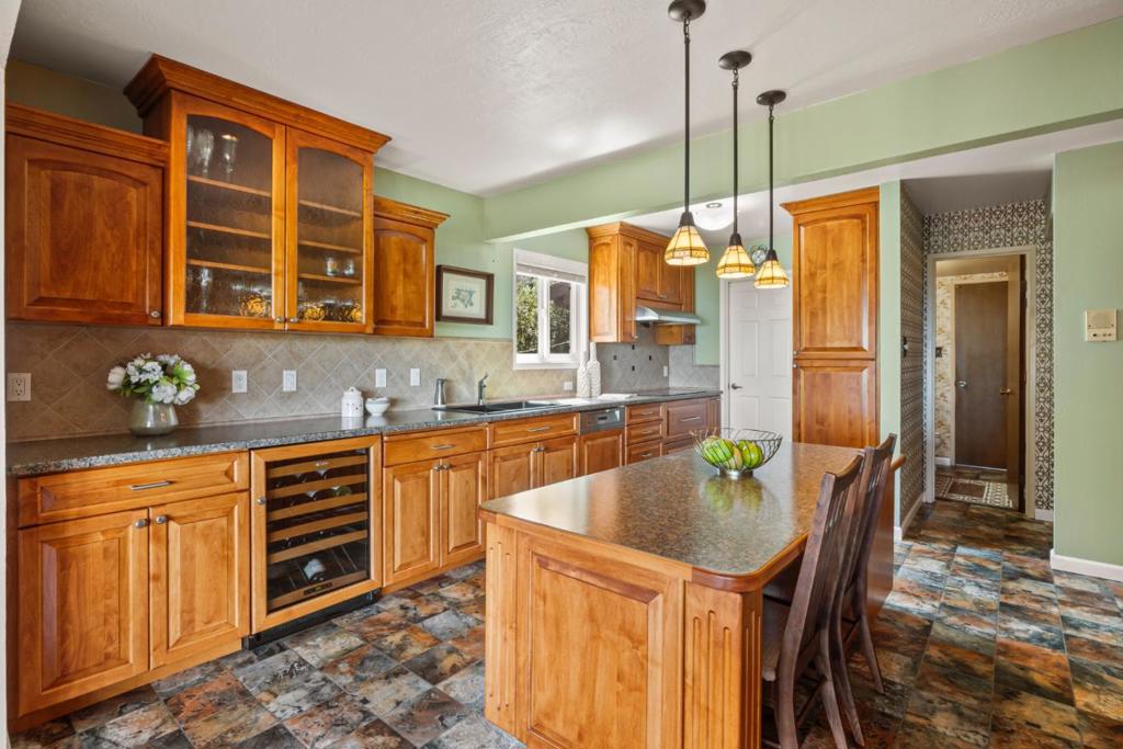 773 Lakeview Way Property Photo 17