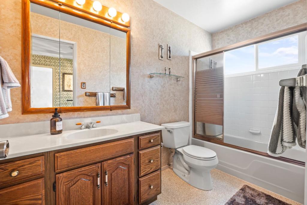 773 Lakeview Way Property Photo 32
