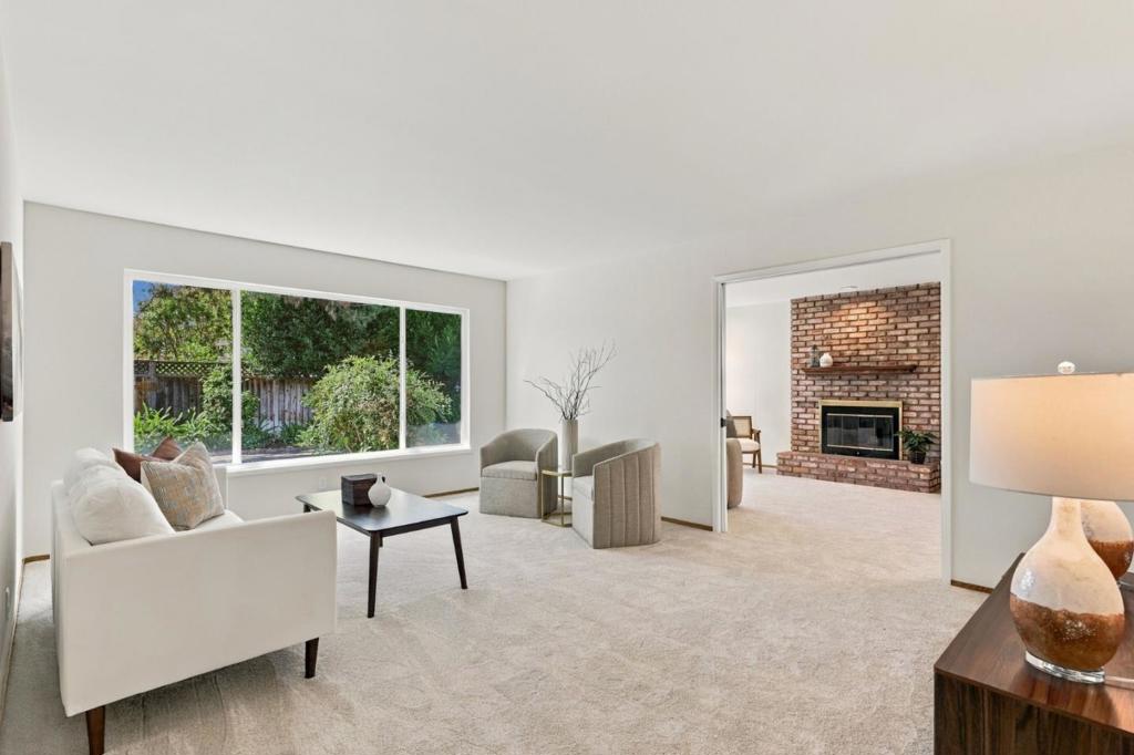 2493 La Mirada Drive Property Photo 4