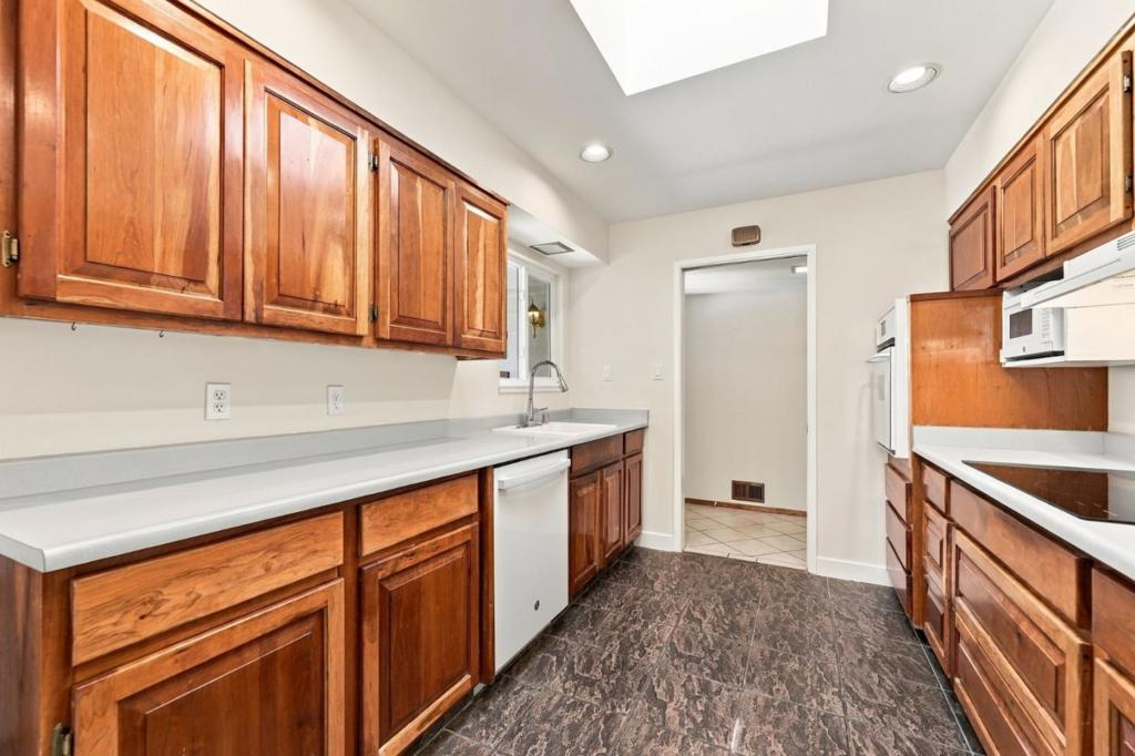 2493 La Mirada Drive Property Photo 13