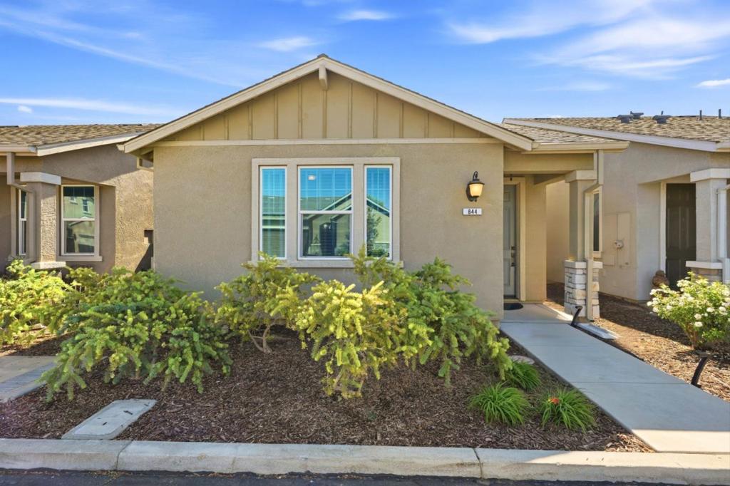 844 Castellona Drive Property Photo 1