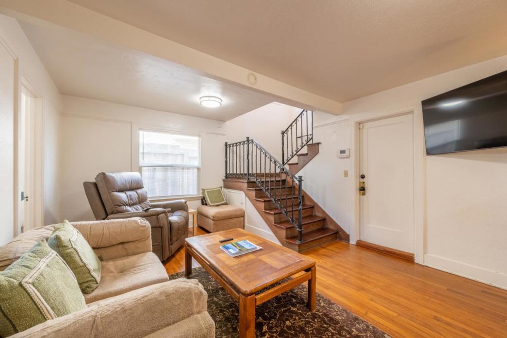 Monroe Street Property Photo 18
