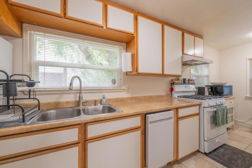 Monroe Street Property Photo 20