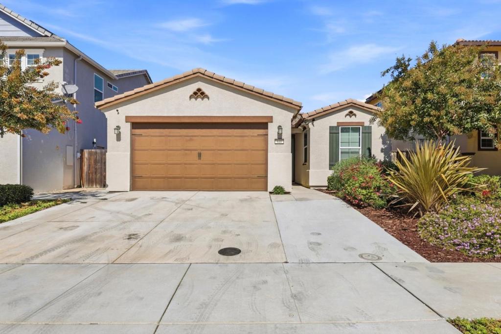 610 Valencia Way Property Photo 1