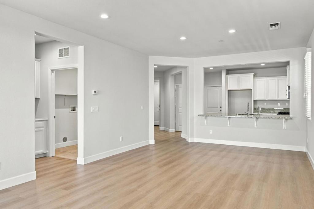 610 Valencia Way Property Photo 2