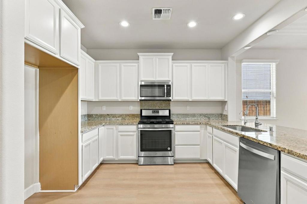 610 Valencia Way Property Photo 4
