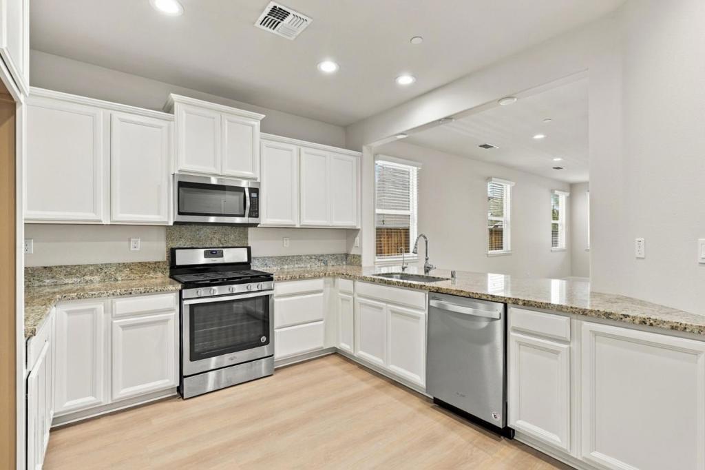 610 Valencia Way Property Photo 5
