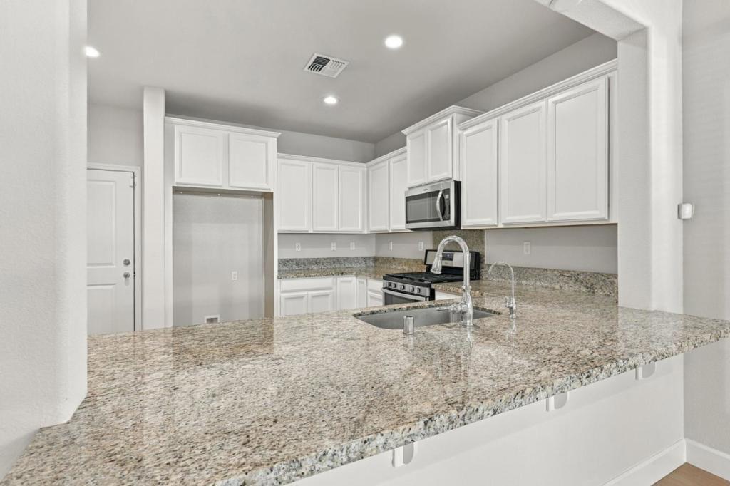610 Valencia Way Property Photo 6