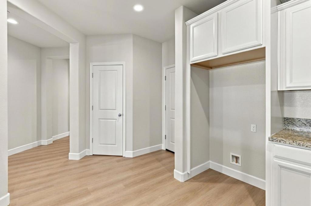 610 Valencia Way Property Photo 7