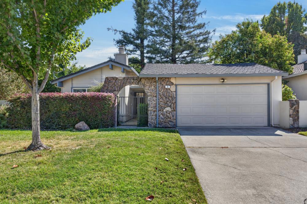 9 Miranda Court Property Photo 1