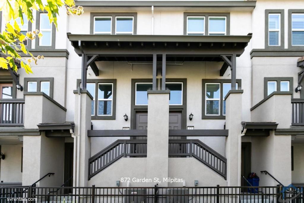 872 Garden Street Property Photo 2