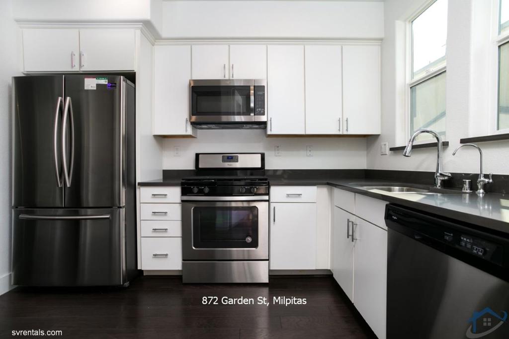 872 Garden Street Property Photo 3