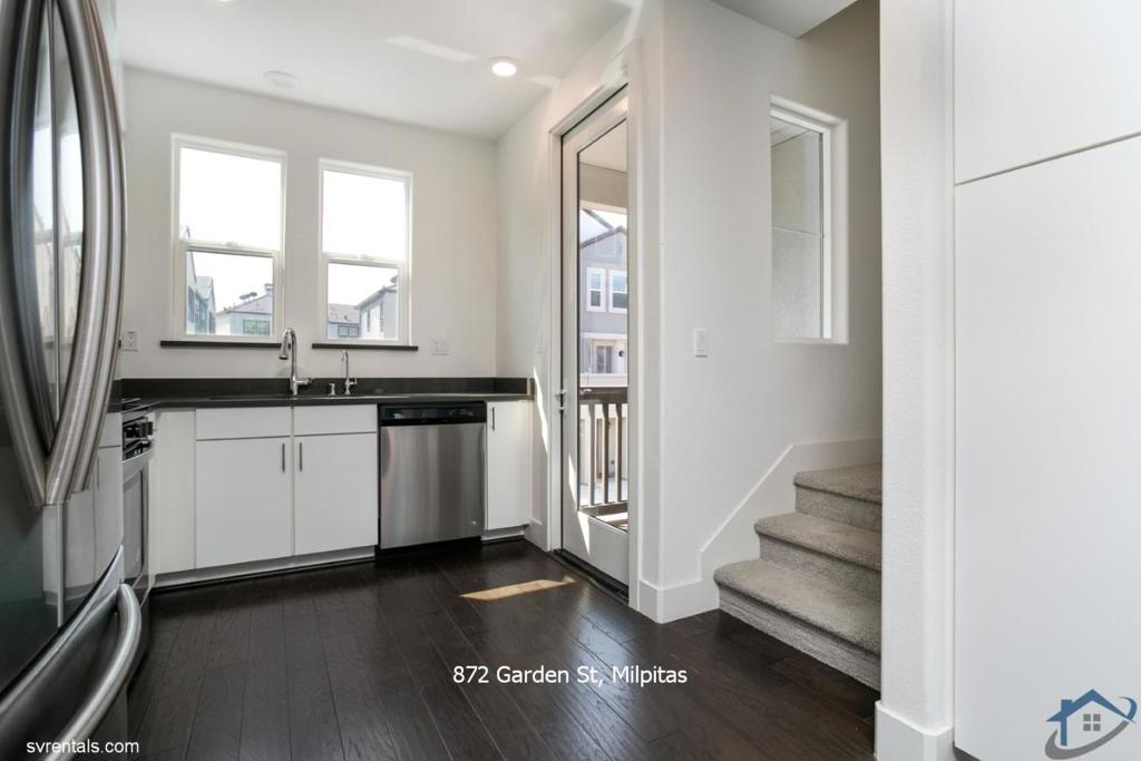 872 Garden Street Property Photo 4