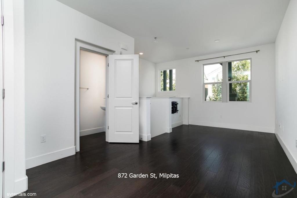 872 Garden Street Property Photo 6