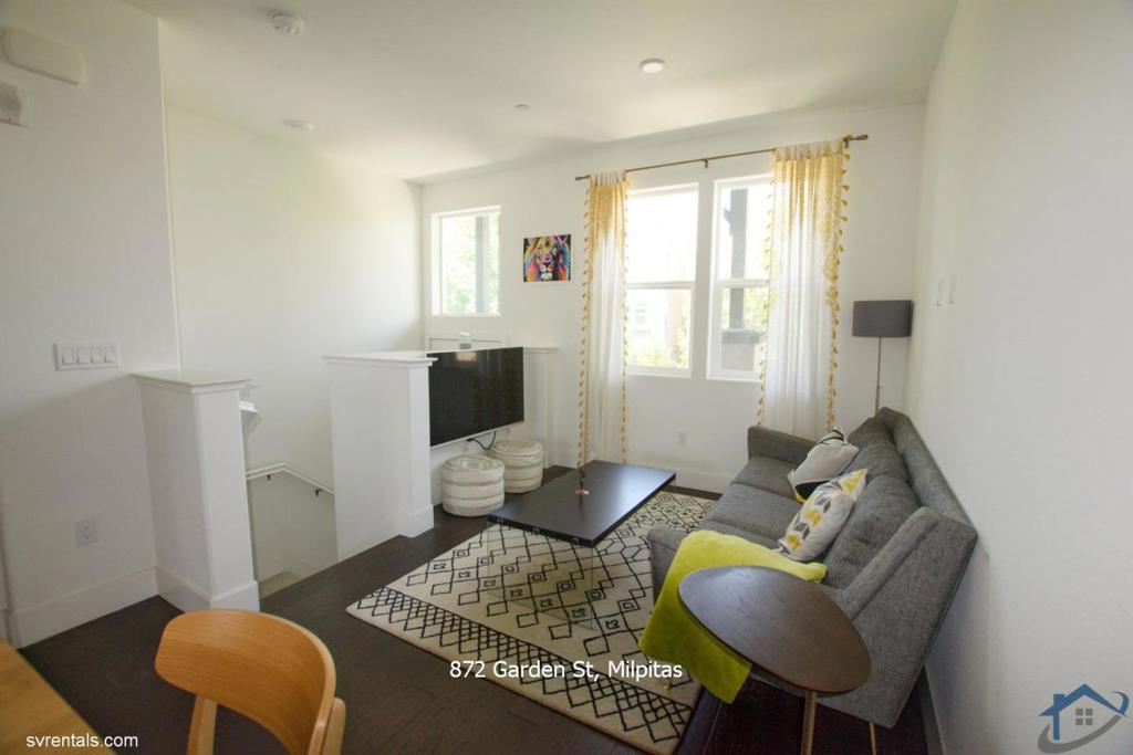 872 Garden Street Property Photo 7