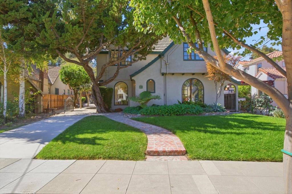 883 Riverside Drive Property Photo 3