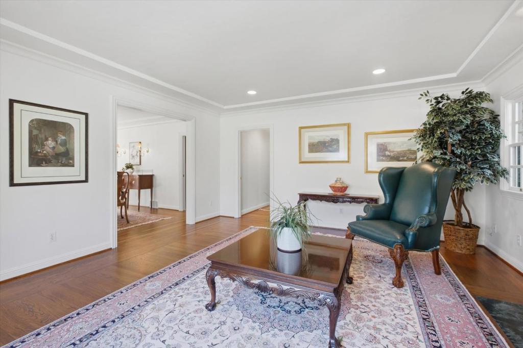 883 Riverside Drive Property Photo 8