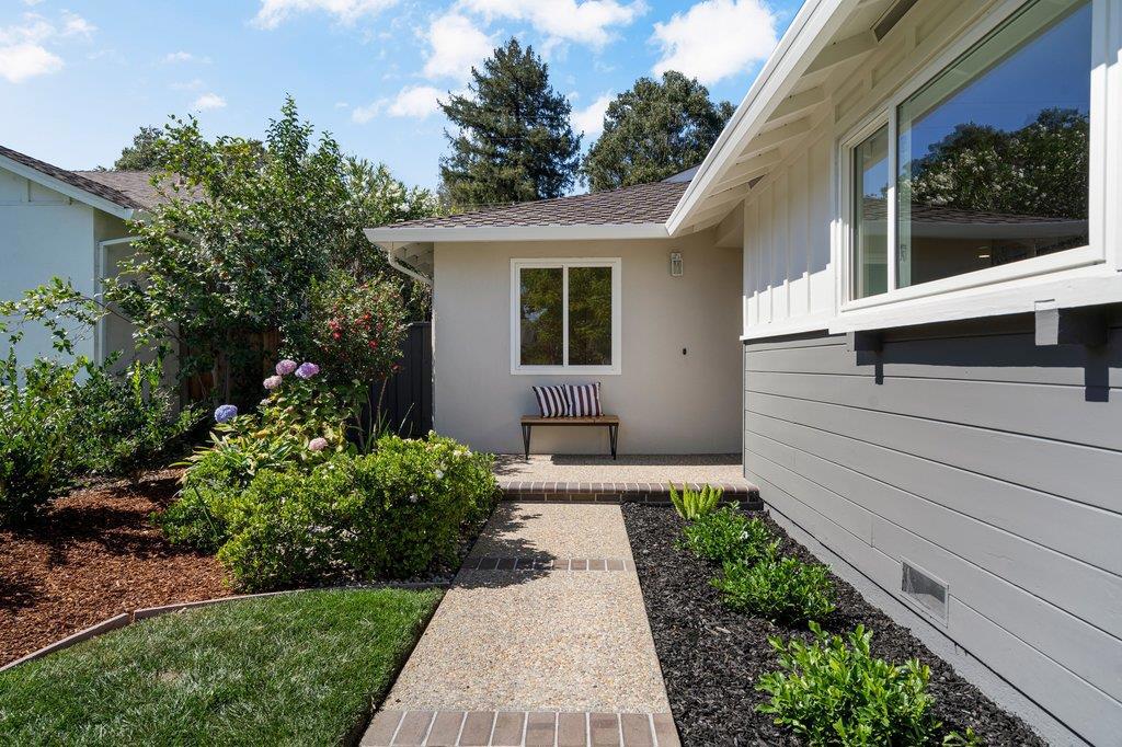 117 Hollycrest Drive Property Photo 4
