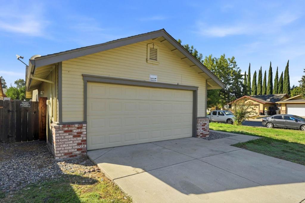 2113 Shelby Creek Court Property Photo 4