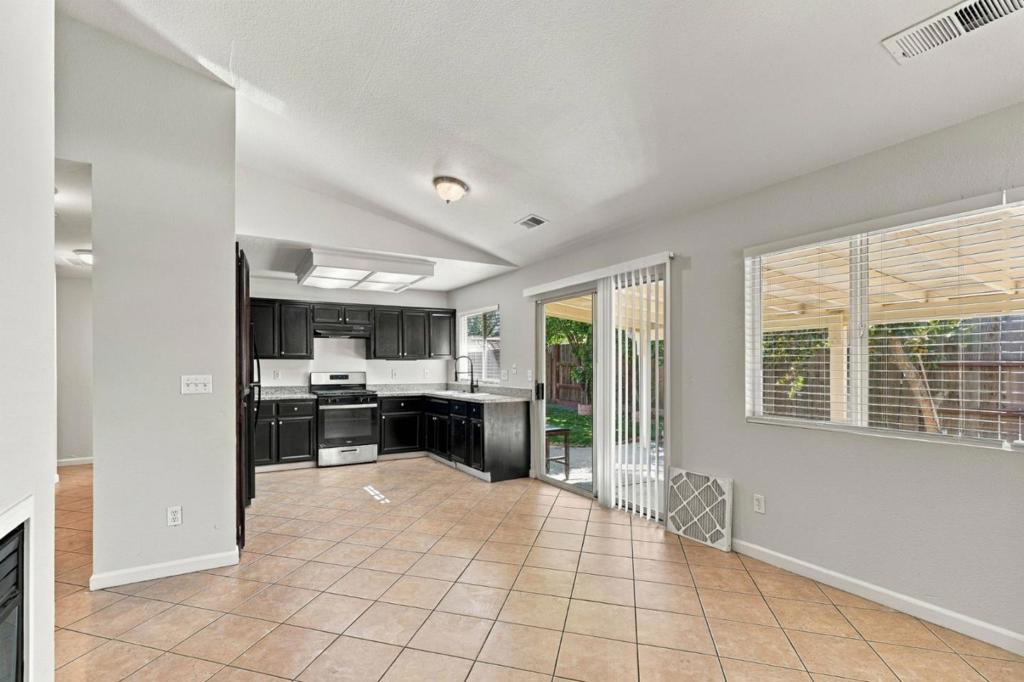 2113 Shelby Creek Court Property Photo 11